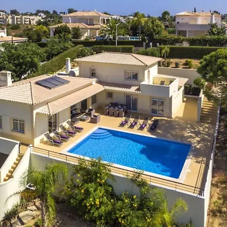 Povo Do Burro, Beautiful And Elegant Villa, Few Minutes Walk To Villa *