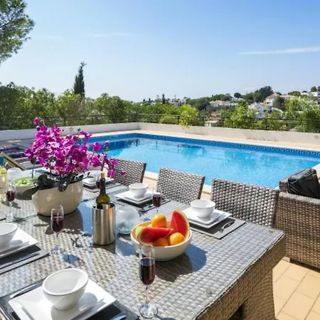 Villa Povo Do Burro, Beautiful And Elegant Villa, Few Minutes Walk To *
