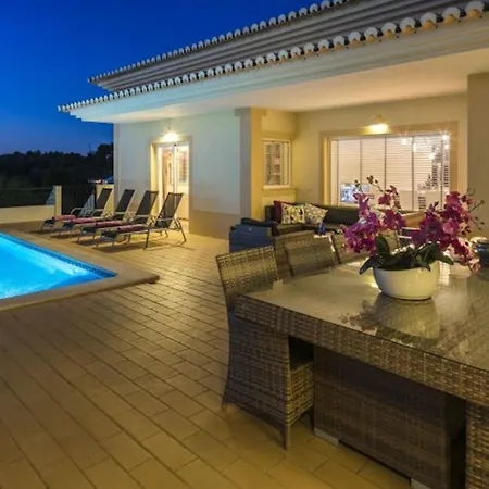 Vila Povo Do Burro, Beautiful And Elegant Villa, Few Minutes Walk To