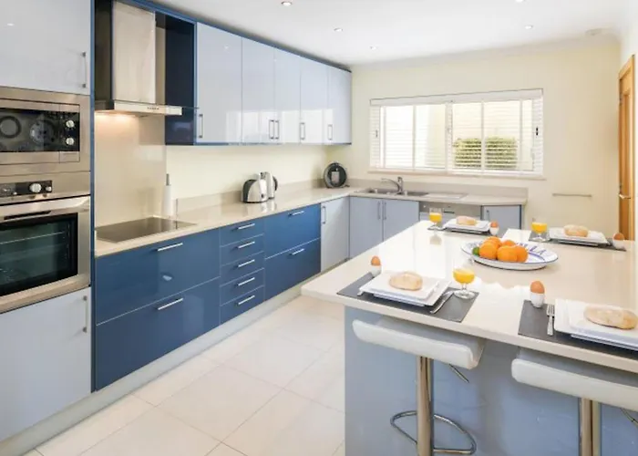 Povo Do Burro, Beautiful And Elegant Villa, Few Minutes Walk To קארבואירו