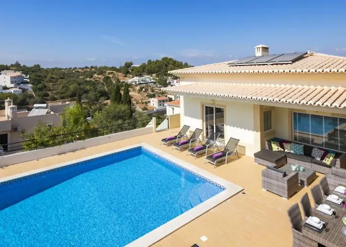 Povo Do Burro, Beautiful And Elegant Villa, Few Minutes Walk To וילה קארבואירו