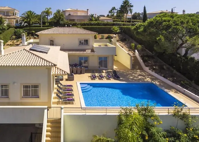 Povo Do Burro, Beautiful And Elegant Villa, Few Minutes Walk To קארבואירו