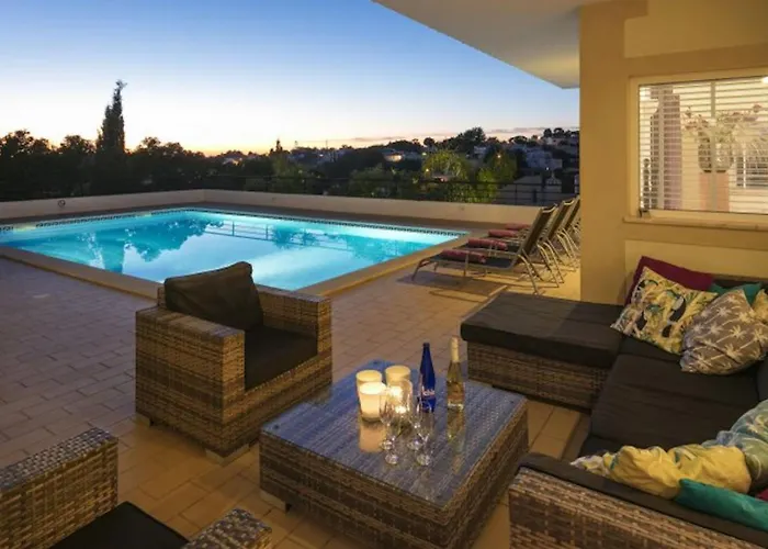 Povo Do Burro, Beautiful And Elegant Villa, Few Minutes Walk To *