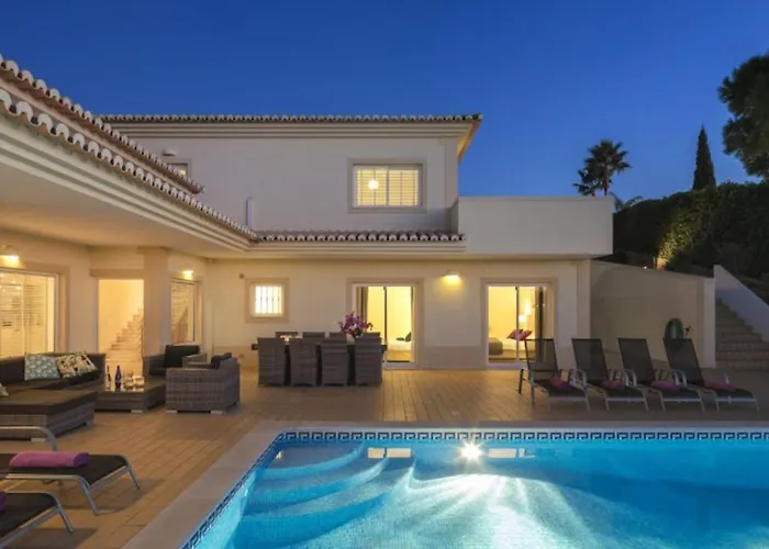 Povo Do Burro, Beautiful And Elegant Villa, Few Minutes Walk To קארבואירו