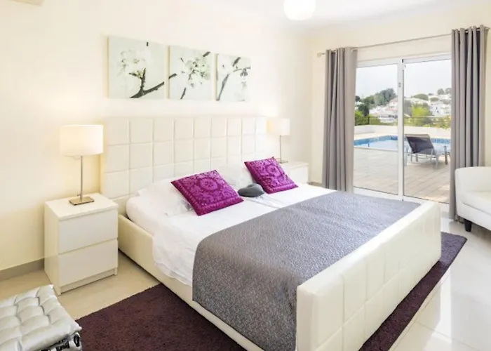 Povo Do Burro, Beautiful And Elegant Villa, Few Minutes Walk To קארבואירו